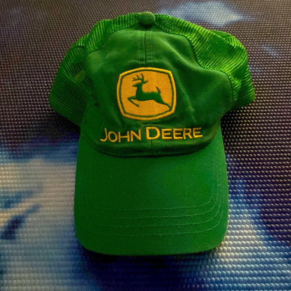 John Deere Mesh baseball hat Greene w/yellow emblem size adjustable